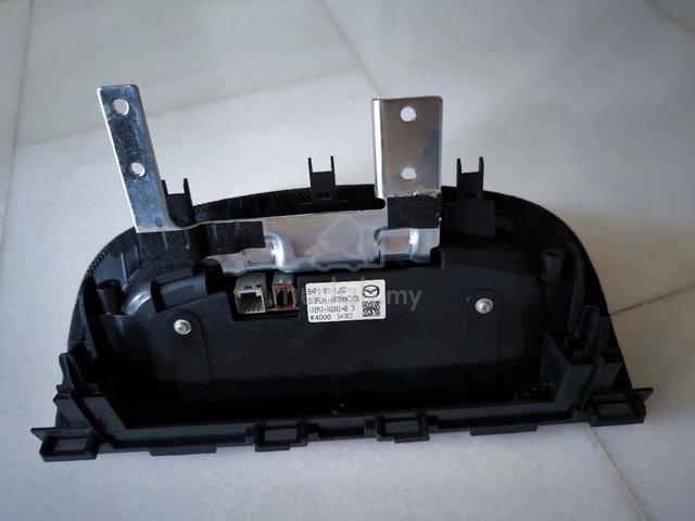 Mazda 3 LCD screen (Used) - photo 5 of 5