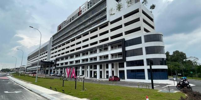Avia Plus, Bandar Country Homes 1