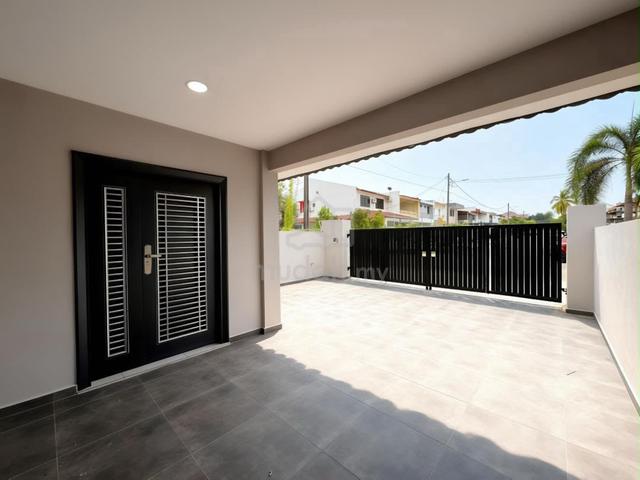 JB town (tmn sentoda) double story house for sale 1