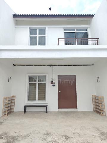 Bilik Sewa UTEM girl student 1