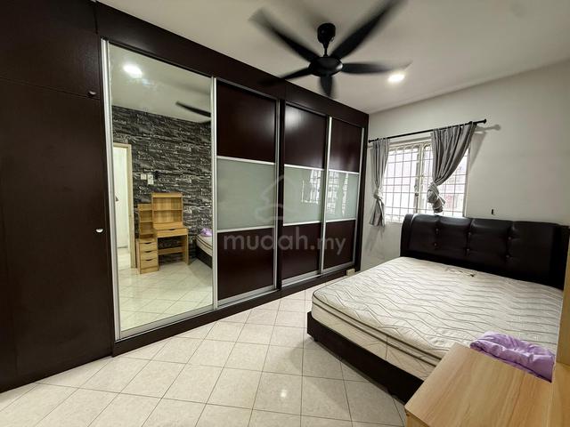 MASTER ROOM FOR RENT (Female Unit) 1
