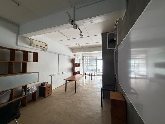 One half storey office near cat statue jln Padungan 1