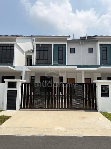 Iconia Garden Residence 2 Storey Terrace House Intermediate For Rent 1