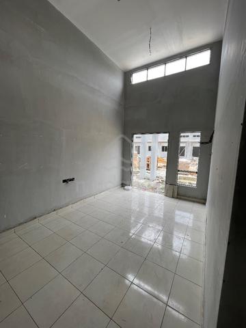 [NEW HOUSE] Dua Tingkat Shah Alam Sek29 Ruang Tamu yang Luas 5