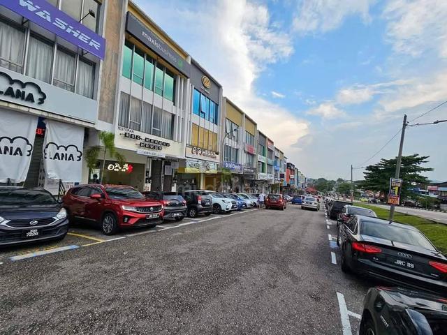 Tun Aminah 3 Storey Shop For Rent 1