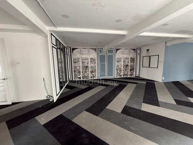Taman Tun Dr Ismail TTDI Jalan Tun Mohd Fuad. 1st floor shop-office. 1