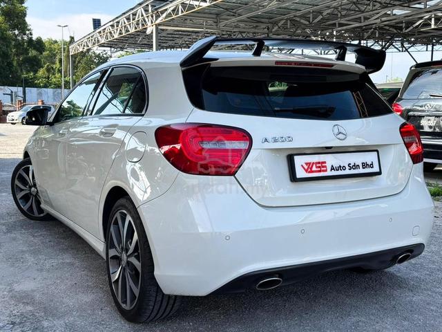 Mercedes Benz A200 1.6 BLUEEFCY AMG - 2