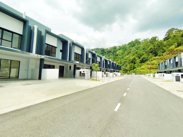 Ampang 2.5 storey Sierra Hijauan (5R 5B, Guarded) perdana sering ukay 1