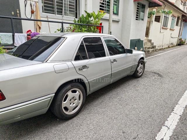 Original Masterpiece Mercedes Benz W124 E220 - 1