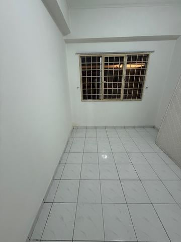 3rd Room For Rent in ER 1