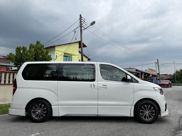 Hyundai GRAND STAREX 2.5 EXECUTIVE PLUS LEATHER S - 4