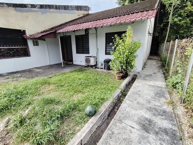 Petaling Jaya Seksyen 8 Single Storey Terrace House With Extra Land 1