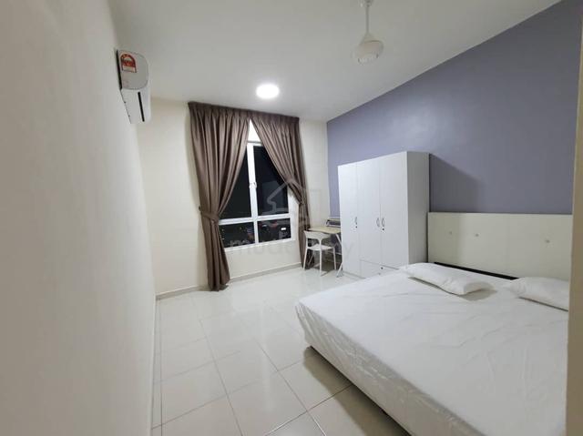 Master Bedroom w private bathroom for Rent @ Bayan Baru. 1