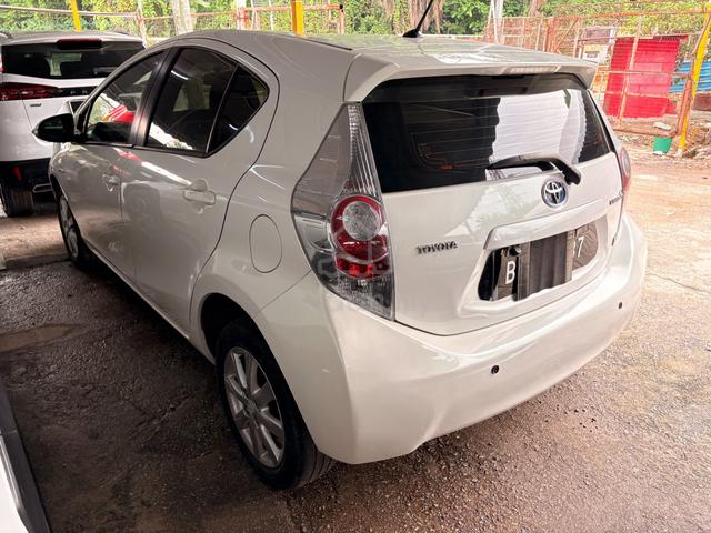 2013 Toyota PRIUS C 1.5 (HYBRID) (A) - 4