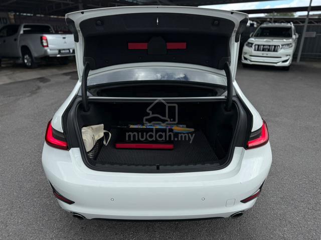 BMW 320i 2.0L WHITE BODY BLACK INTERRIOR SEDAN - 5