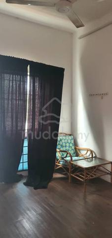 Bilik sewa senawang taipan Giant komersial dataran uptown 1