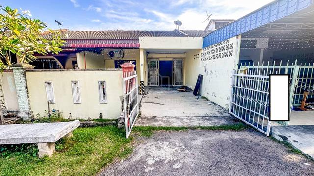 ( Non Bumi Depan Surau ) / Kitchen Extended / Batu Berendam Melaka 1