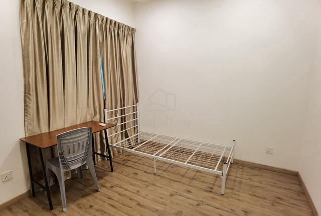 Middle room At The Signature Condominium Seberang Perai 1