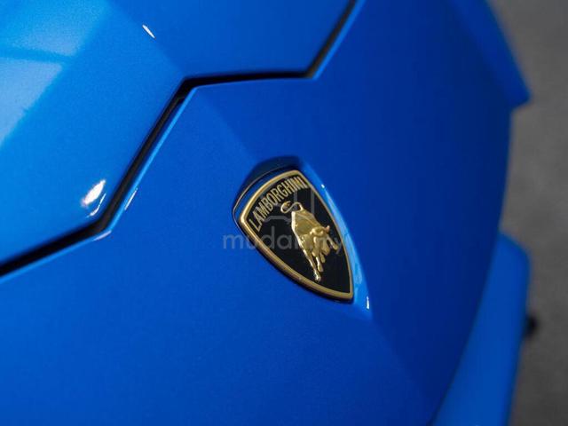 2021 Lamborghini Urus 4.0 (Black Interior) - 2