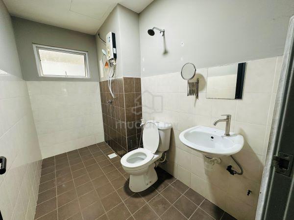 Medium Room @ Suria Jelatek , Ready Move In LRT Great Eastern Mall 5