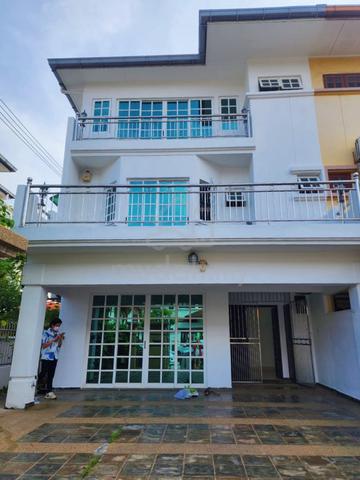 End Lot House 1