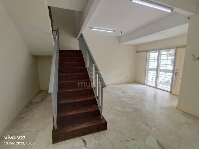 5R3B 2 Storey Opposite McDonald Equine Putra Permai MRT Seri Kembangan 1