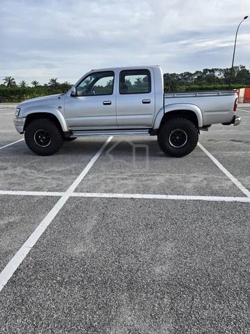 2004 Toyota HILUX 2.5 SR TURBO (A) - 4
