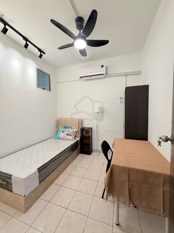 Female Single Newly Renovated Room Vista Komanwel C 1