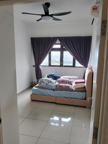 10 mins to Tuas checkpoint ROOM RENT/ Meridin Medini 1