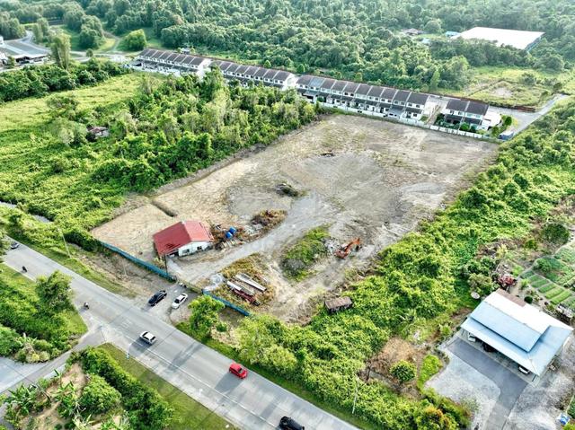 Jalan Batu Kawa – Matang, Land For Rent 1