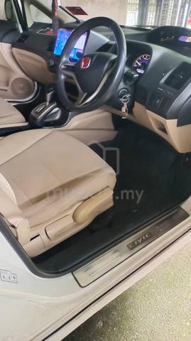 2011 Honda CIVIC 1.8 S-L iVTEC FACELIFT (A) - 3