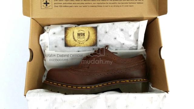 Dr Martens Wingtip 5 Eye Brown Original - Shoes for sale in Maran