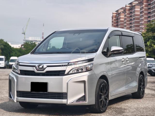 2018 Toyota VOXY X 2.0 FACELIFT F/LEATHER 8 SEATER - 4