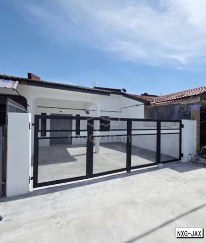 NEWLY REFURBISHED!! 20x65 3R2B Pekan Meru Single Storey House Klang 1