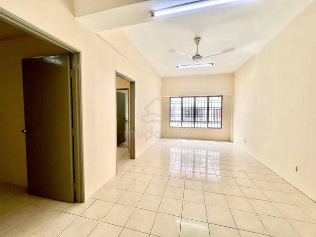 Dataran Otomobil Apartment 1