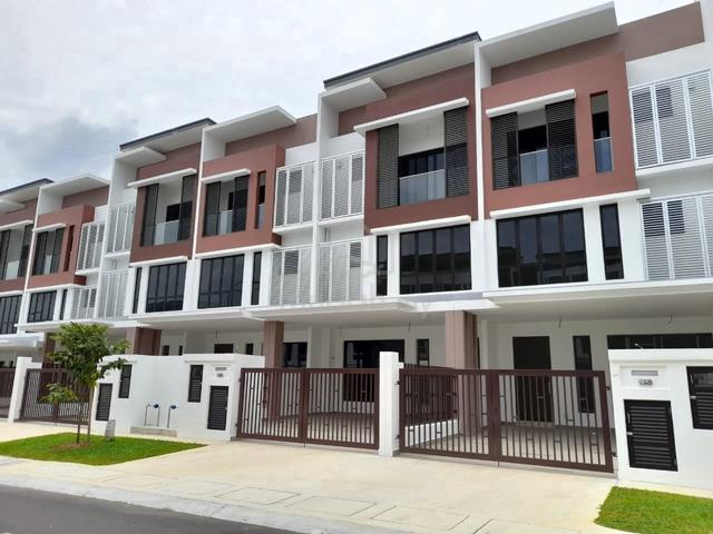 3-Storey Terrace House @ Setia Utama 2, Setia Alam — For Sale 1