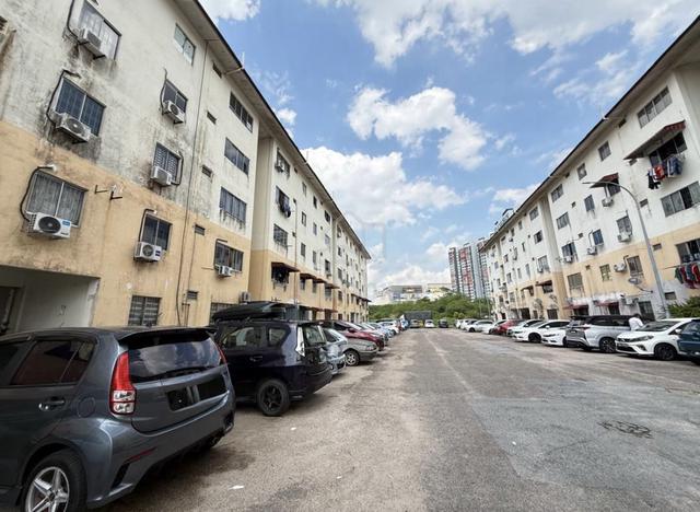 Taman Tampoi Utama Flat 1