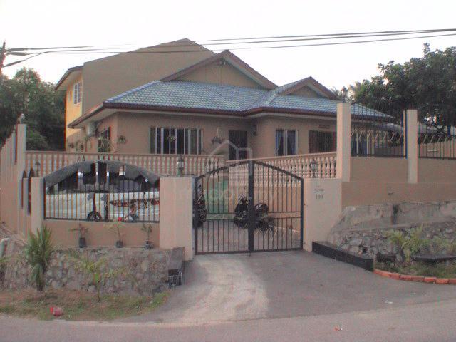 11/2 Storey Bungalow For Sale in Ampang 1