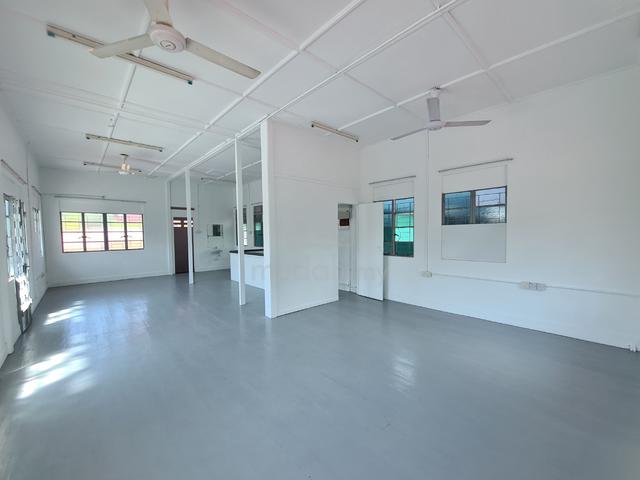Jalan York Road 2sty Bungalow House Refurnished Unit Georgetown 1