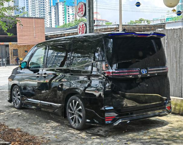 2023 MODELLISTA STYLING 17K+ KM Toyota VOXY SZ 2.0 - 5