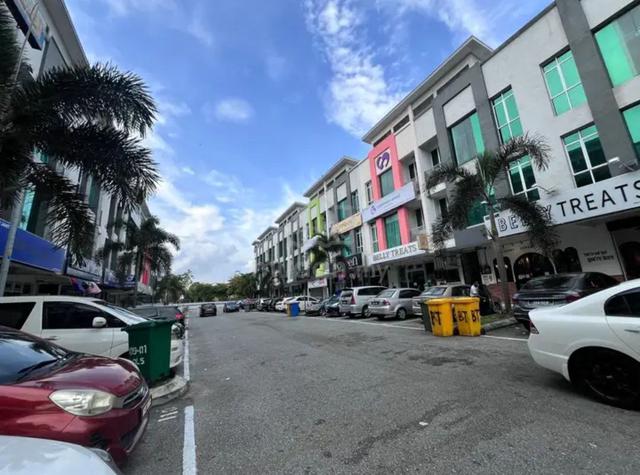 Taman Dataran Larkin 3 Storey Shop Lot Johor Bahru 1