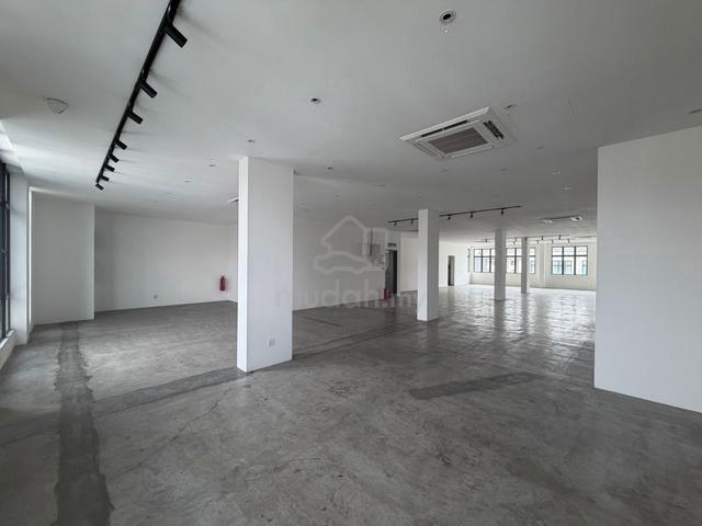Pelangi Boulevard Shoplot with Lift Pelangi Avenue Facing Main Road 1