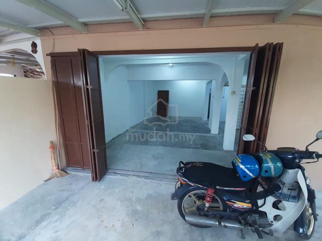 Store for rent 1