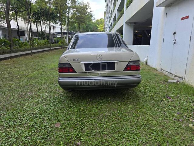 1995 Mercedes Benz E220A W124 - 2