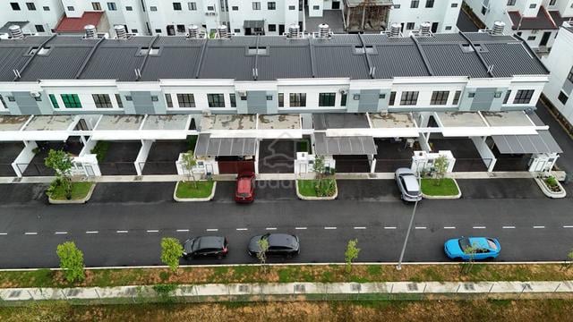 FACING OPEN UNIT Queensbury @ Mahkota Hills, Lenggeng FREEHOLD OPEN 1