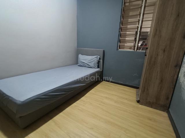 Dwi Mahkota Tampoi Room For Rent 1