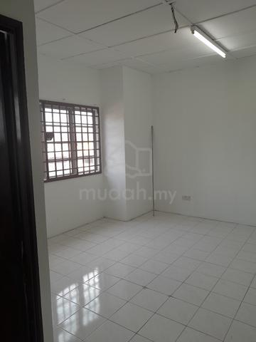 Cheap and Near Senai Airport 5