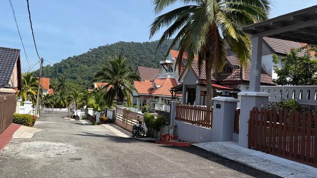 Ferringhi Villa 3 Sty Bungalow @ Batu Ferringhi READY TO MOVE IN 1