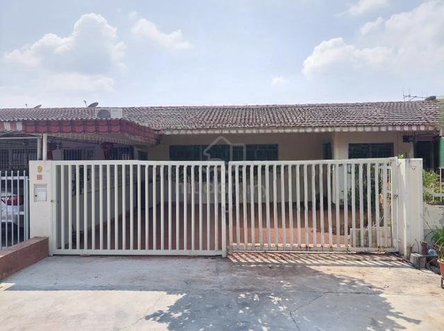 Klang Utama jalan Besar Bolah Letak 4 Kereta 1