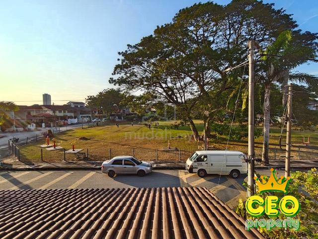 Facing Playground 2.5 storey semi d for Sale 1